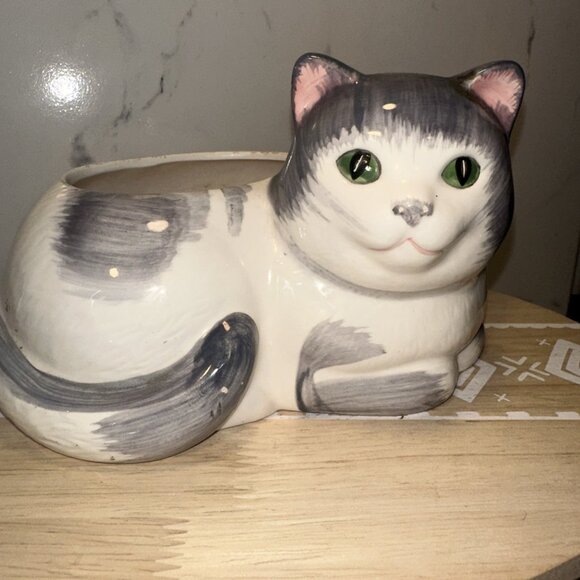 Vintage Ceramic Cat Planter Grey White Green Eyes - Flowers Plants Garden - Picture 1 of 6